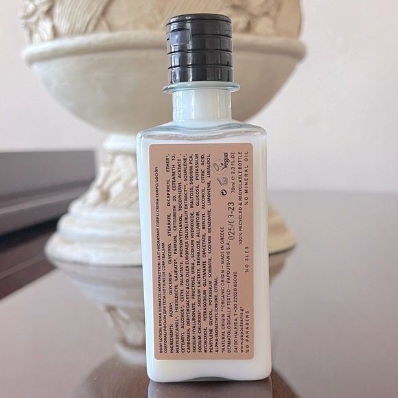 Luxury Sun Cosmetics Kit - Picture 10 of 10